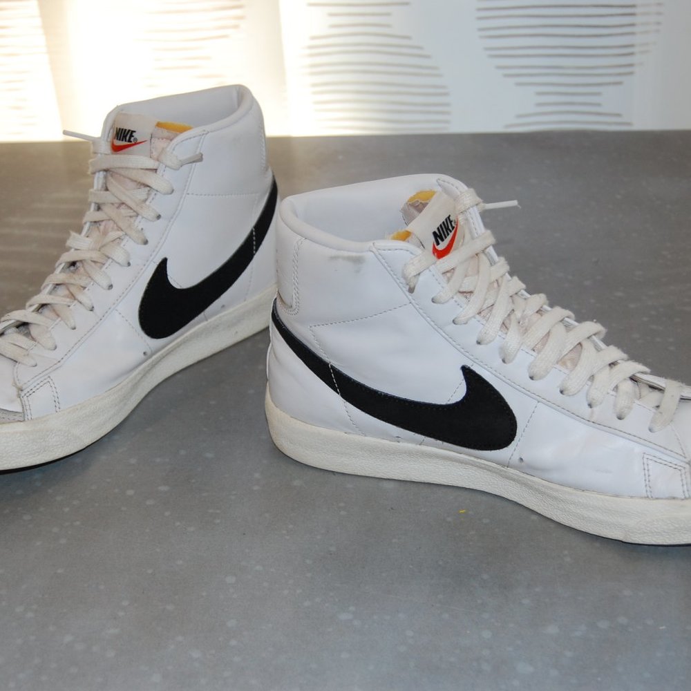 Nike Blazer Mids 77 size  9.5